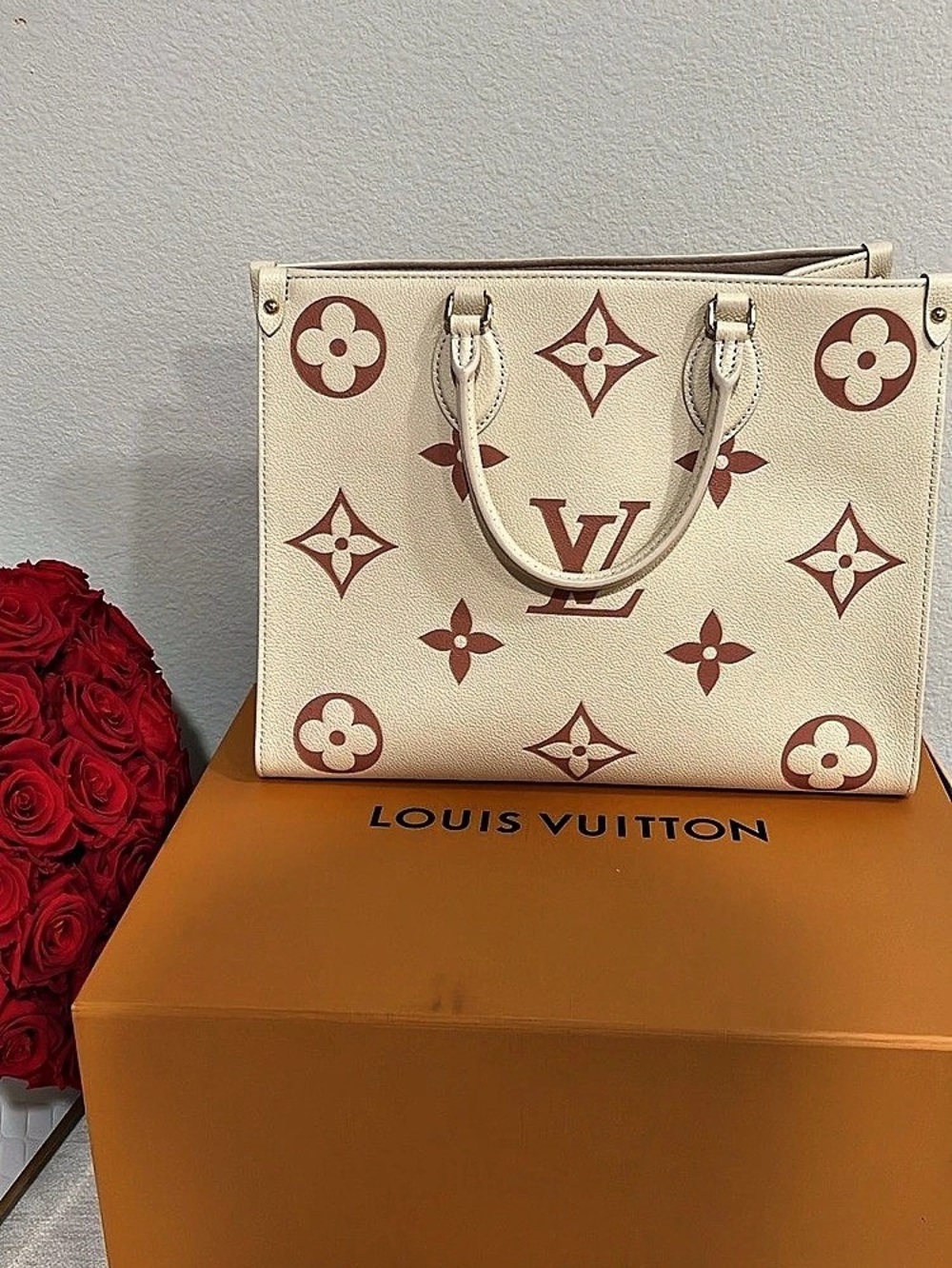 Louis Vuitton OnTheGo MM Tote Crème / Rose Trianon